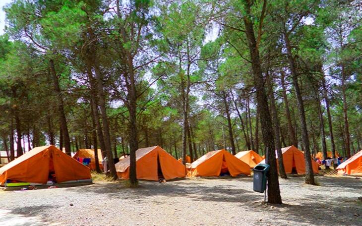 El PSOE propone ampliar el número de plazas en los futuros campamentos de verano que organice Juventud